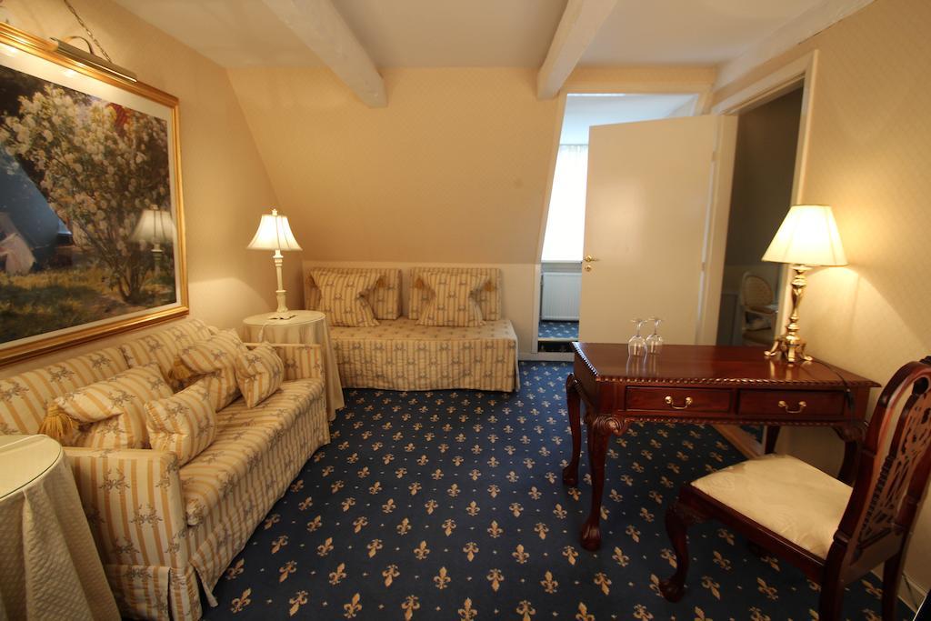 Store Restrup Manor House ภายนอก รูปภาพ